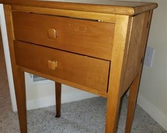 NICE VINTAGE SEWING STAND