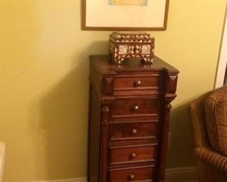 Art
Inlayed box
Tall narrow chest of drawers