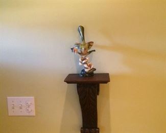 Wall sconce with bird figure
