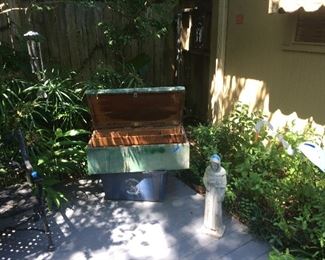 Tool Chest
Statue