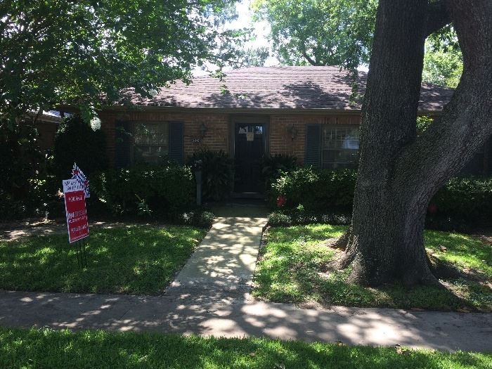 Line up at front door
Sale starts at 9