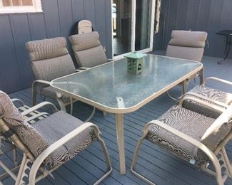 Large and Like New Patio Set w/Clean Comfortable Cushions