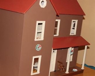 FRONT OF DOLL HOUSE 