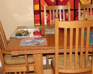 SOLID OAK DINING SET WITH TWO LEAVES.
