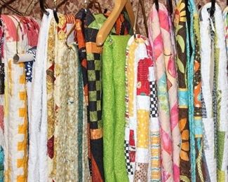 LOOK AT ALL OF THESE!!! QUILTS GALORE