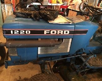 Diesel 1220 Ford Tractor