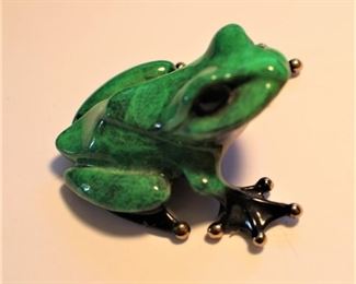Bronze frog, “Frogman” by
Tim Cotterill