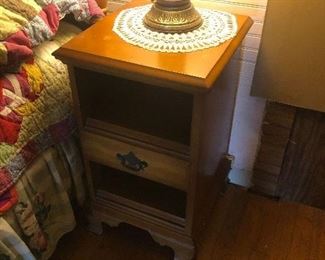 Colonial nite stand