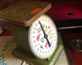 Vintage American family scale.  Avocado.