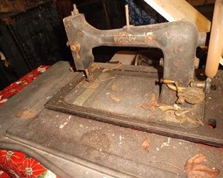 VICTORY SEWING MACHINE