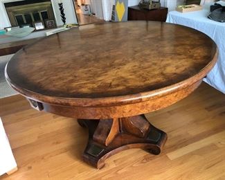 Round wood table with 1 leaf