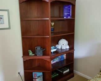Two of four pieces wall unit can be used separately  