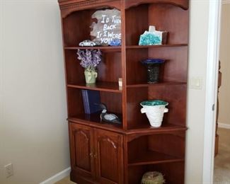 Two of four pieces wall unit can be used separately  