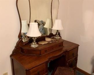 Dresser/vanity that matches 1914 walnut bedroom furniture
