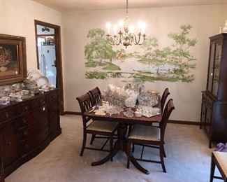 Hepplewhite mahogany dinning room furniture