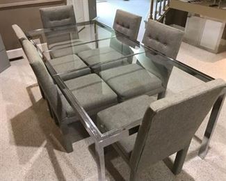 Dining Table and Chairs https://ctbids.com/#!/description/share/157047