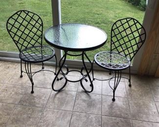 Table and Chair Set  https://ctbids.com/#!/description/share/156056