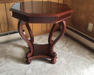 Wooden Side Table  https://ctbids.com/#!/description/share/156061