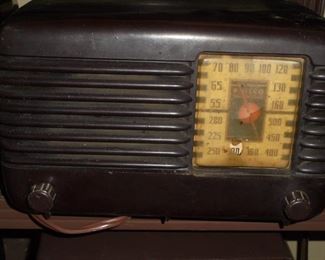 Vintage Bake lite 'Philco' tube radio  (one small hole in face of dial)