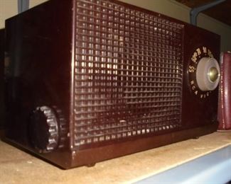 Vintage bake lite 'General Electric' radio