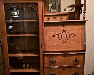 ANTIQUE SECRETARY/BOOKCASE