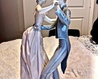 LLADRO, "ANNIVERSARY WALTZ"