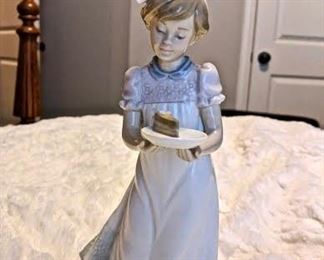LLADRO, GIRL WITH CAKE
