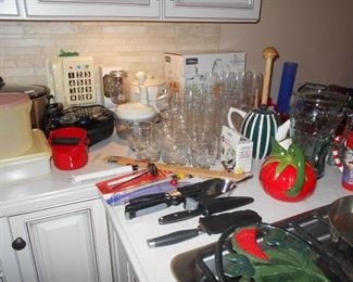 MORE KITCHEN