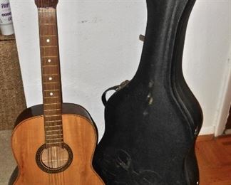 ACOUSTIC GUITAR WITH CASE