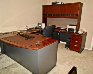 DESK UNIT WITH SHELVING
