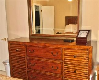DRESSER
