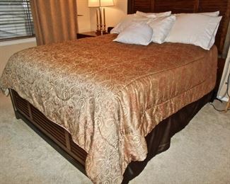 QUEEN BED