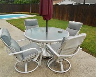 PATIO SET