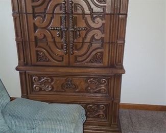 Bassett chest