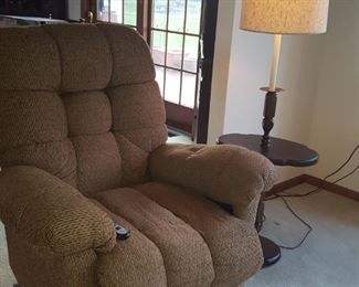 Electronic lifting recliner