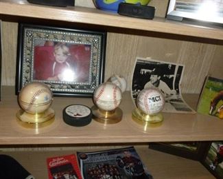 Lou Brock Ball & machine-signed others