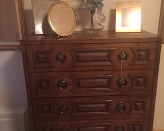 Five drawer chest