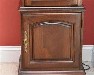 Tower Display Cabinet (glass shelves and sides)