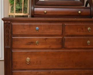 Ethan Allen Chest of Drawers / Dresser with Shaving / Vanity Mirror