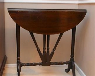 Antique / Vintage Gate Leg Drop Leaf Table