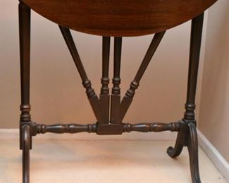 Antique / Vintage Gate Leg Drop Leaf Table