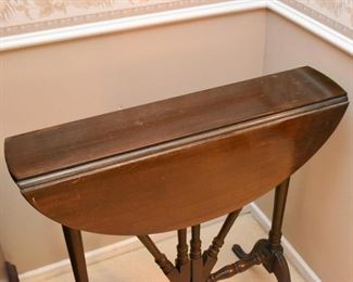 Antique / Vintage Gate Leg Drop Leaf Table