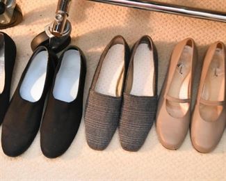 Women's Shoes (Size 9)