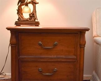 2-Drawer End Table / Nightstand