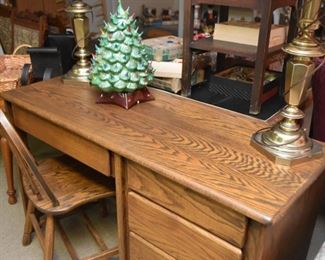 Oak Keyhole Desk & Chair
