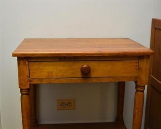 Antique / Vintage End Table with Drawer
