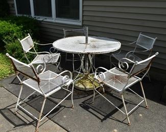 Outdoor Patio Dining Table & Chairs