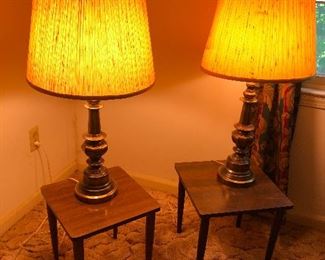 ooooh I love those sleek MCM minimalist end tables. Brass lamps
