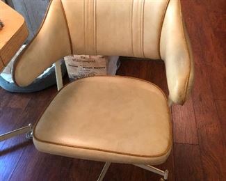 Lookit that CRAY vinyl upholstered swivel rollaway dinette chair!!