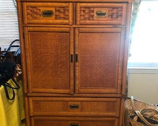 love it! I would definitely turn this into a tiki bar